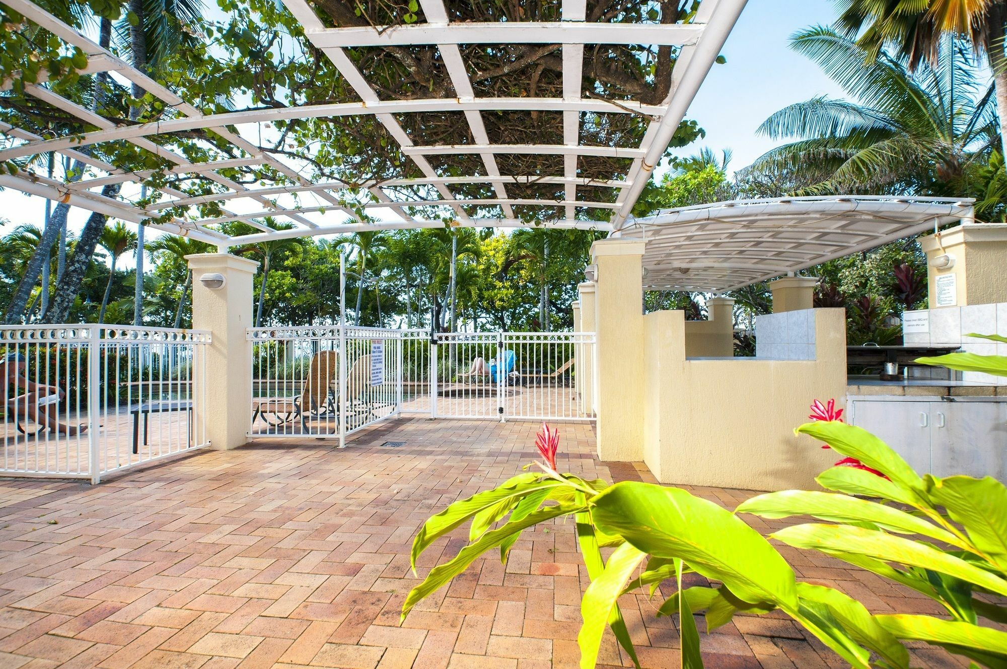 טריניטי ביץ' On The Beach Apartments מראה חיצוני תמונה